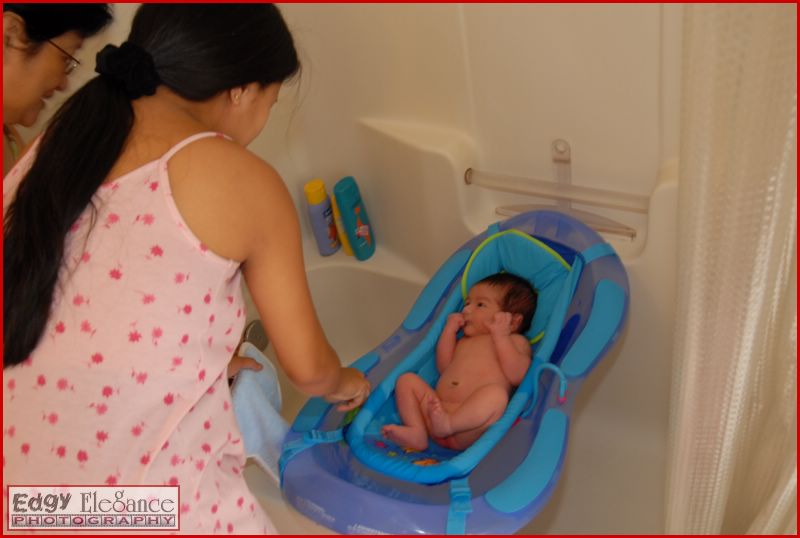 calvin-first-bath-20071012-004.jpg